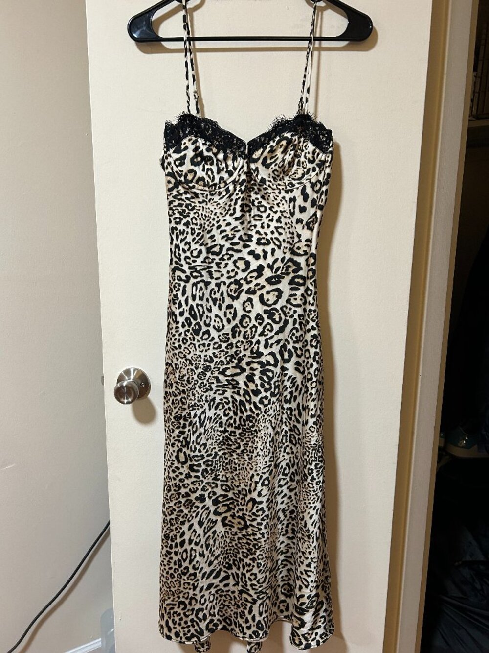 ASTR the label -- cheetah print midi dress, black lace detail